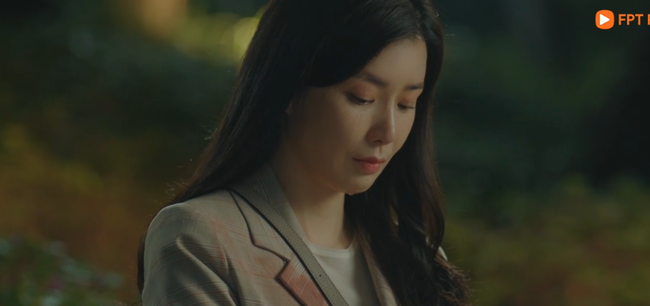 Khi hoa tình yêu nở: Gần hết phim Ji Soo mới cúi đầu xin lỗi &quot;bà cả&quot; nhưng lại nói lời cay đắng này - Ảnh 2.