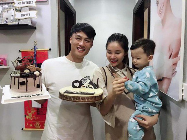 Mạc Hồng Quân thông báo vợ mang bầu lần 2 bằng bức ảnh hôn bụng Kỳ Hân cực tình cảm khiến ai cũng ngưỡng mộ - Ảnh 3. Mạc Hồng Quân thông báo vợ mang bầu lần 2 bằng bức ảnh hôn bụng Kỳ Hân cực tình cảm khiến ai cũng ngưỡng mộ - Ảnh 3.