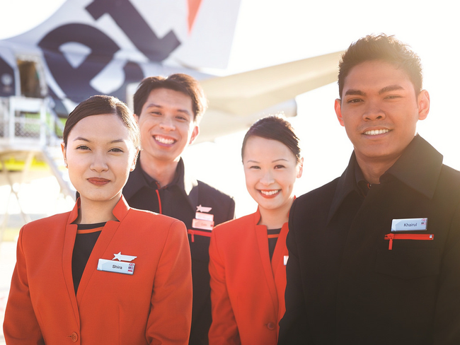 Lộ diện bộ đồng phục tiếp viên hàng không mới mất hẳn 2 màu cam - đen của Jetstar sau khi đổi tên thành Pacific Airlines? - Ảnh 1.