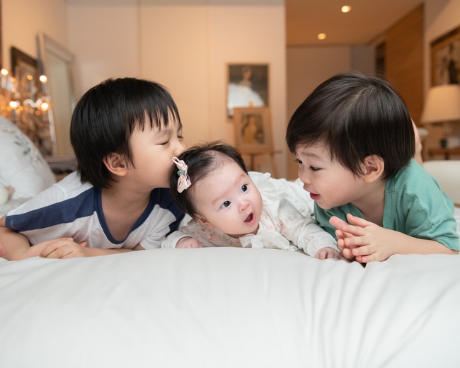 Nữ diễn viên "Chuyện của Pao" Hải Yến sinh liền 3 nhóc tỳ trong 5 năm ở ẩn, cuộc sống tất bật khiến mẹ bỉm sữa nào cũng đồng cảm - Ảnh 5. Nữ diễn viên "Chuyện của Pao" Hải Yến sinh liền 3 nhóc tỳ trong 5 năm ở ẩn, cuộc sống tất bật khiến mẹ bỉm sữa nào cũng đồng cảm - Ảnh 5.