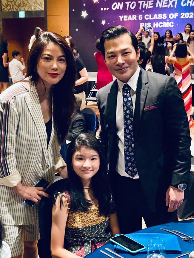 Con gái Trương Ngọc Ánh gây sốt với chiếc váy cực tôn dáng trong tiệc chia tay lớp 6, mức học phí khủng của cô bé cũng được tiết lộ - Ảnh 1.