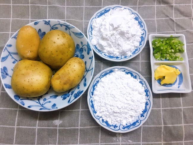 Hễ cuối tuần là con tôi đòi mẹ làm khoai tây que cho ăn vì cả 2 đứa đều thích mê - Ảnh 1.