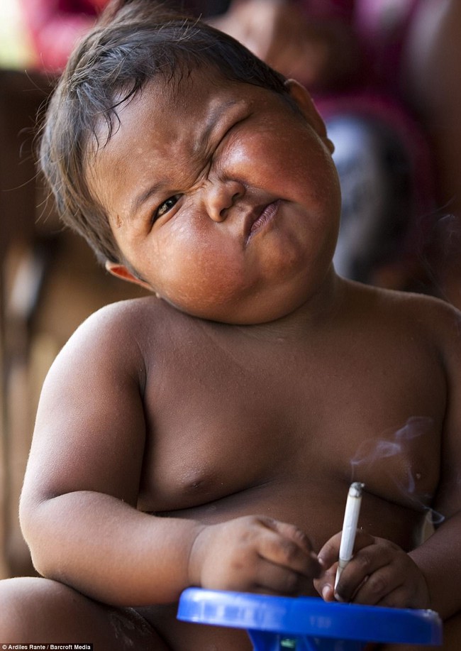 7 năm tuổi ấu thơ cơ cực của cậu bé hút 40 điếu thuốc lá mỗi ngày, bị ví là &quot;nô lệ tí hon&quot; của thuốc lá và hành trình tìm lại chính mình khiến cả thế giới kinh ngạc - Ảnh 6.