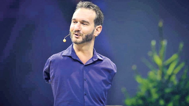 Cuộc sống hiện tại của người không tay không chân Nick Vujicic từng gây bão khi đến Việt Nam khiến nhiều người ngỡ ngàng - Ảnh 2.