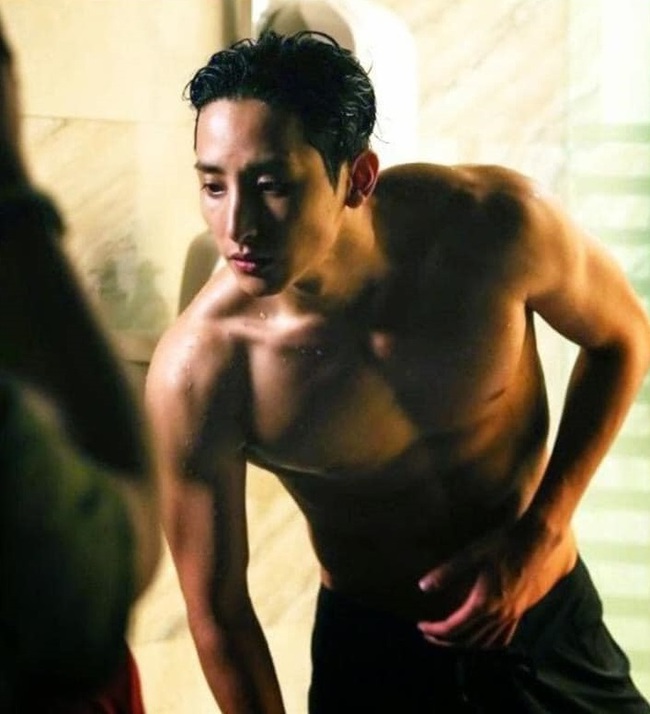 Hình ảnh đối lập của các mỹ nam Hàn Quốc trước và sau khi tập gym: Lee Min Ho và Kim Woo Bin đúng chuẩn &quot;kẻ tám lạng người nửa cân&quot; - Ảnh 9.