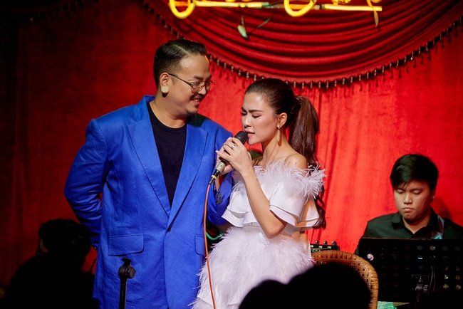 Chí Tài ôm đàn hát bên mỹ nữ Vietnam Idol bỗng hot như cồn nhờ bản nhạc cover - Ảnh 9.