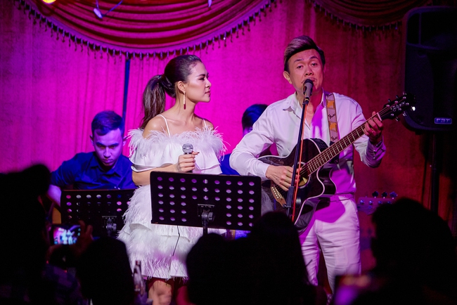Chí Tài ôm đàn hát bên mỹ nữ Vietnam Idol bỗng hot như cồn nhờ bản nhạc cover - Ảnh 6.