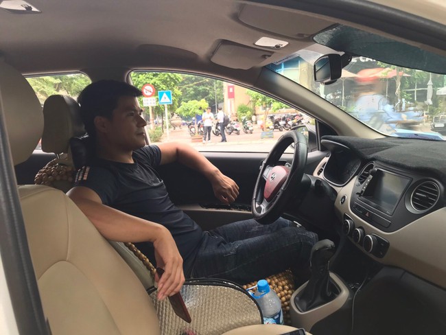 Tài xế taxi chẳng nhàn như người ta nghĩ: Ăn nghỉ vạ vật dưới trời nắng nóng khiến nhiều người bị shock nhiệt, ảnh hưởng đến sức khỏe mà thu nhập chẳng đáng là bao - Ảnh 4.