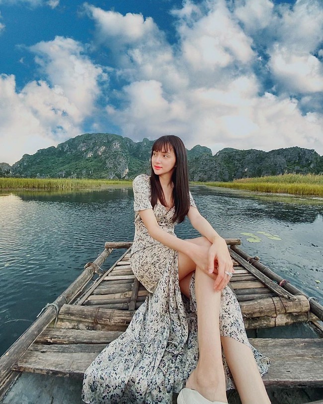 Hương Giang khoe chân dài miên man nhưng lại bị nhắc khéo: "Kéo chân hơi quá" - Ảnh 3. Hương Giang khoe chân dài miên man nhưng lại bị nhắc khéo: "Kéo chân hơi quá" - Ảnh 3.