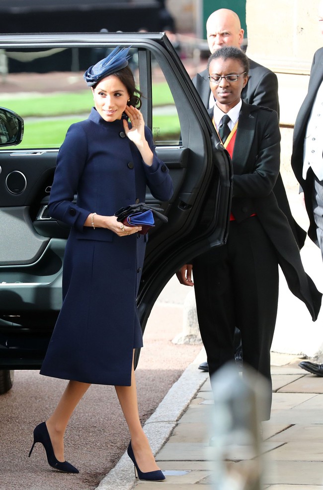 Tiết lộ mới gây sốc: Hoàng gia tức giận, Harry xấu hổ vì hành động vô duyên của Meghan ngay trong hôn lễ của công chúa nước Anh - Ảnh 1. Tiết lộ mới gây sốc: Hoàng gia tức giận, Harry xấu hổ vì hành động vô duyên của Meghan ngay trong hôn lễ của công chúa nước Anh - Ảnh 1.