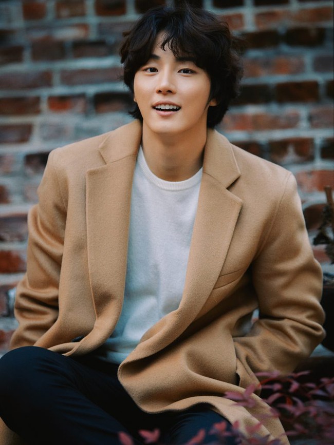 Top 10 nam thần đẹp trai nhất xứ Hàn: Người yêu cũ của Song Hye Kyo - Hyun Bin xuất sắc lọt top, còn fan của Song Joong Ki lại phẫn nộ vì bất bình  - Ảnh 2.