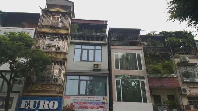 NÓNG: Công an Hà Nội vừa vây bắt kẻ dùng búa đánh nữ chủ quán cà phê ở Bình Thuận - Ảnh 5. NÓNG: Công an Hà Nội vừa vây bắt kẻ dùng búa đánh nữ chủ quán cà phê ở Bình Thuận - Ảnh 5.
