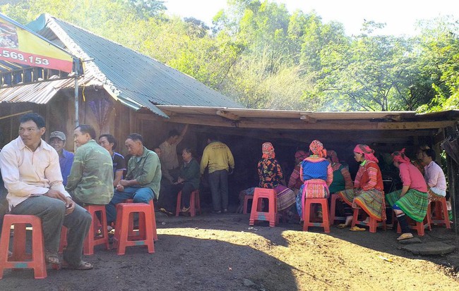 Vợ chồng bị sét đánh thương vong khi đi làm rẫy - Ảnh 1.