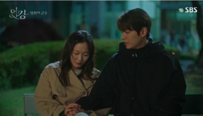 &quot;Quân vương bất diệt&quot; tập 15: Xoắn tít trước khoảnh khắc ngọt ngào của Lee Min Ho với Kim Go Eun sau khi trở về từ cõi chết - Ảnh 5.