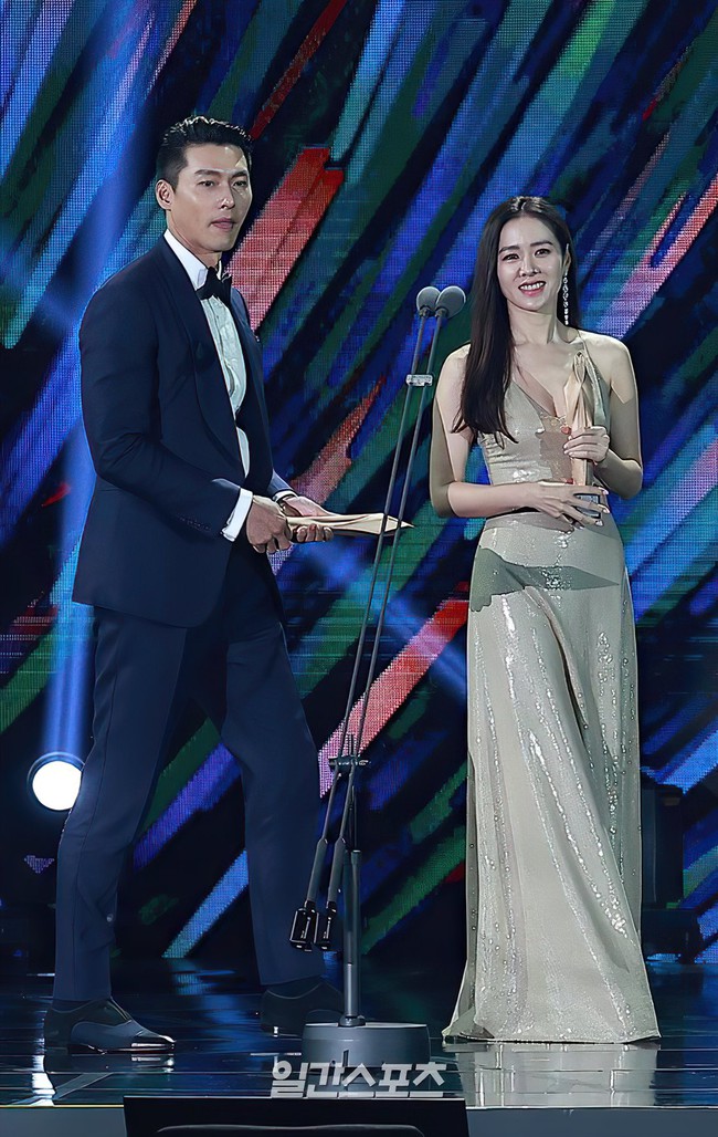 Baeksang 2020: &quot;Hạ cánh nơi anh&quot; của Hyun Bin - Son Ye Jin tuột mất hàng loạt giải thưởng lớn, netizen bức xúc lên tiếng - Ảnh 1.