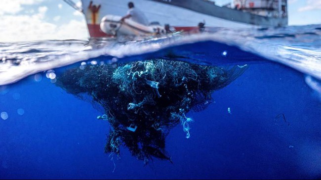 Chuyến tàu lập kỷ lục thế giới nhờ vớt 103 tấn rác biển ở Thái Bình Dương - Ảnh 1.