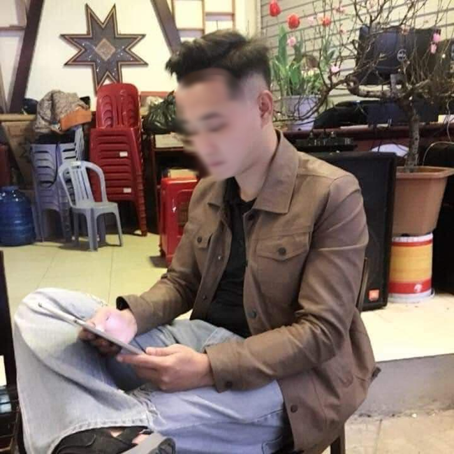 Vụ thanh niên bị tạt xăng thiêu sống trên đường đi làm về: Vợ trẻ nén đau thương, vay tiền giành giật sự sống cho chồng - Ảnh 2. Vụ thanh niên bị tạt xăng thiêu sống trên đường đi làm về: Vợ trẻ nén đau thương, vay tiền giành giật sự sống cho chồng - Ảnh 2.