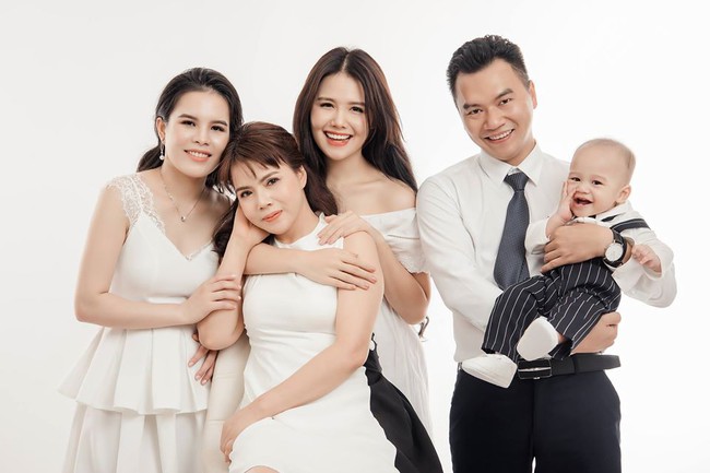 Cô dâu Phanh Lee của thiếu gia Cocobay xinh đẹp ai cũng biết nhưng mẹ ruột trẻ trung thế này thật bất ngờ - Ảnh 5. Cô dâu Phanh Lee của thiếu gia Cocobay xinh đẹp ai cũng biết nhưng mẹ ruột trẻ trung thế này thật bất ngờ - Ảnh 5.
