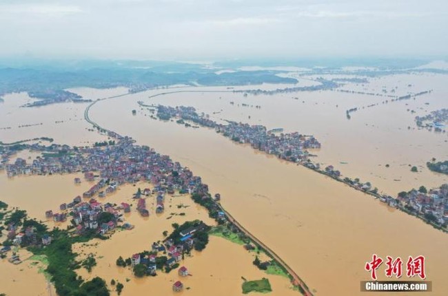 Trung Quốc: Cảnh báo hồ nước ngọt lớn nhất nước sắp tràn bờ, người dân lo ngại thảm họa đại hồng thủy 1998 lặp lại - Ảnh 7.