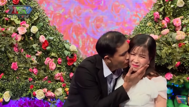 "Bạn muốn hẹn hò": Chàng trai khiến Quyền Linh nổi "quạu" vì nhất quyết không chịu bỏ thuốc lá bất chấp yêu cầu của nữ chính - Ảnh 7. "Bạn muốn hẹn hò": Chàng trai khiến Quyền Linh nổi "quạu" vì nhất quyết không chịu bỏ thuốc lá bất chấp yêu cầu của nữ chính - Ảnh 7.