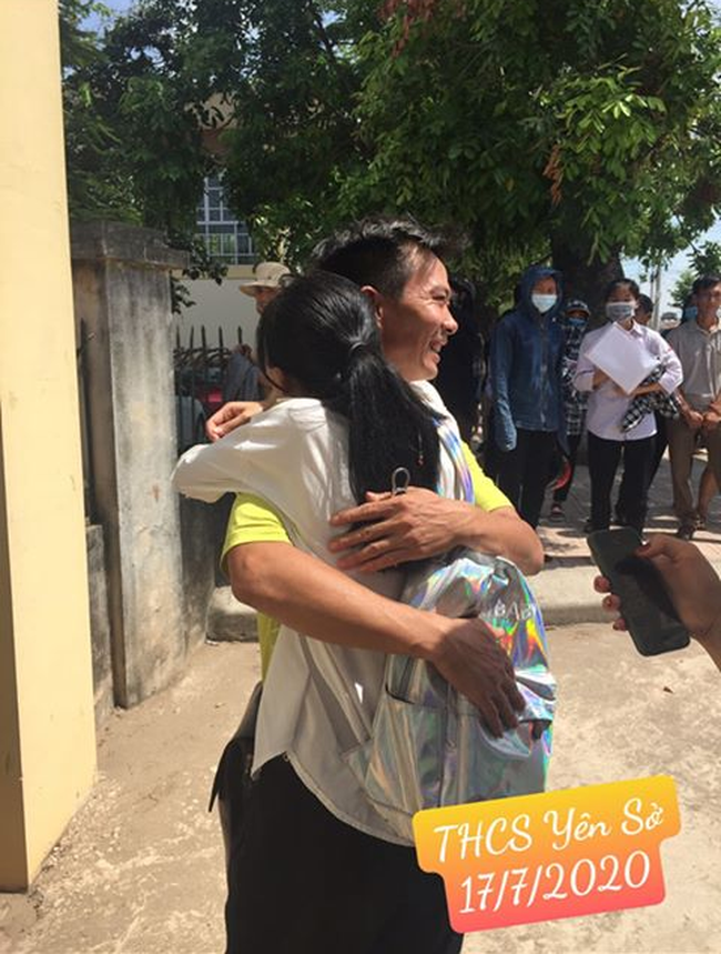 Bức ảnh hơn vạn lời nói trong mùa thi nóng bỏng khiến các sĩ tử rơi nước mắt - Ảnh 4. Bức ảnh hơn vạn lời nói trong mùa thi nóng bỏng khiến các sĩ tử rơi nước mắt - Ảnh 4.