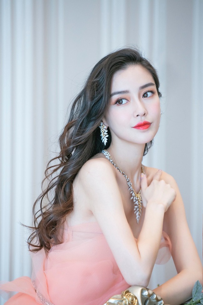 Running Man: Angelababy bị bóc mẽ dáng người gầy gò bé xíu, netizen chê bai chỉ như học sinh 15 tuổi  - Ảnh 7.