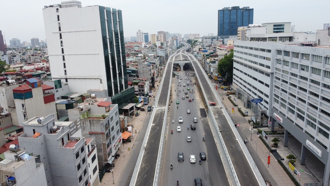 Khung cảnh choáng ngợp tại đường Trường Chinh, 'con đường đau khổ' nhất Hà Nội - Ảnh 4.