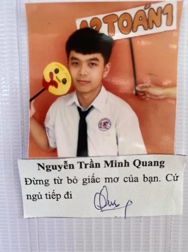 Cười ngất trước bộ kỷ yếu khối lớp 12: Khi &quot;dân chuyên&quot; đã ra tay thì mọi người chỉ có nước cười lăn lóc - Ảnh 6.