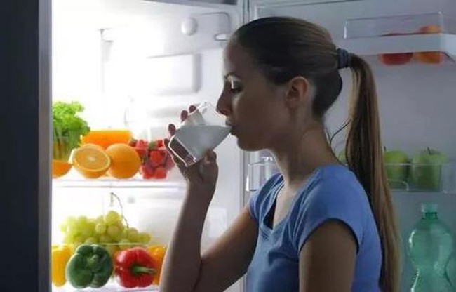 Tủ lạnh là nơi &quot;bẩn&quot; thứ hai trong nhà, 3 loại thực phẩm thà vứt đi còn hơn bỏ chúng vào tủ lạnh - Ảnh 3.