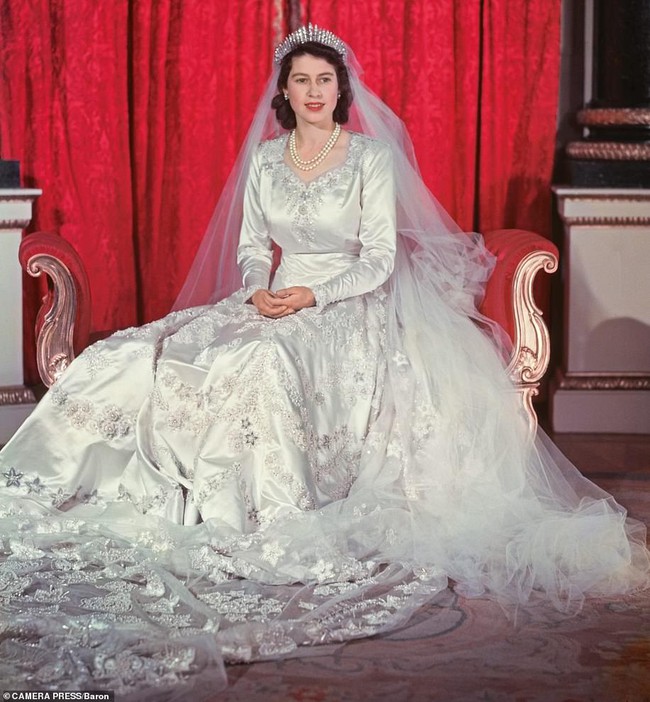 Thêm một loạt ảnh cưới đẹp như cổ tích của công chúa nước Anh, đủ khiến Meghan Markle phải xấu hổ khi bị nhắc về hôn lễ kém tinh tế của mình - Ảnh 4.