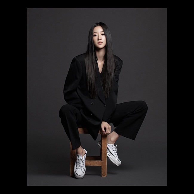 Chưa cần váy áo lồng lộn như bà hoàng, Seo Ye Ji diện suit thôi cũng thừa sự gây mê với thần thái chị đại ngầu bá cháy - Ảnh 1. Chưa cần váy áo lồng lộn như bà hoàng, Seo Ye Ji diện suit thôi cũng thừa sự gây mê với thần thái chị đại ngầu bá cháy - Ảnh 1.
