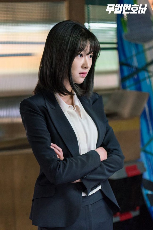 Chưa cần váy áo lồng lộn như bà hoàng, Seo Ye Ji diện suit thôi cũng thừa sự gây mê với thần thái chị đại ngầu bá cháy - Ảnh 9. Chưa cần váy áo lồng lộn như bà hoàng, Seo Ye Ji diện suit thôi cũng thừa sự gây mê với thần thái chị đại ngầu bá cháy - Ảnh 9.
