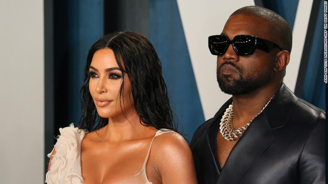 Phản ứng trước việc Kanye West tuyên bố cố gắng ly hôn trong vòng 2 năm qua, Kim 