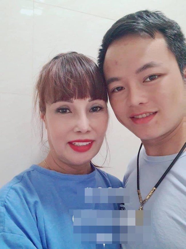 Bủn rủn xem vết sẹo chạy dài dọc phần tai của cô dâu 63 tuổi ở Cao Bằng sau 1 tháng phẫu thuật căng da mặt - Ảnh 1.