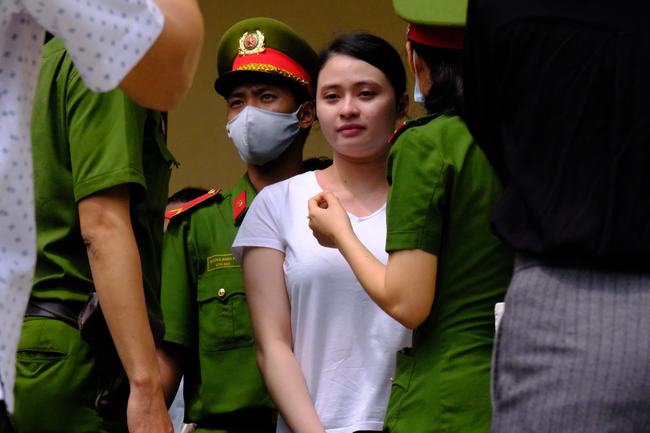 Văn Kính Dương xin lỗi người tình và con trai, hot girl Ngọc Miu khóc nói lời sau cùng: "Trẻ con không có tội" - Ảnh 7.