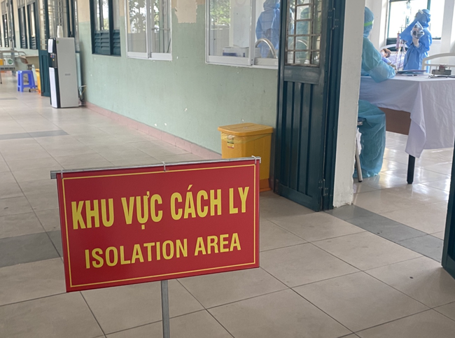 Người ở Đà Nẵng đến TP.HCM từ ngày 1/7 phải khai báo y tế, cách ly nếu có triệu chứng của COVID-19 - Ảnh 1.