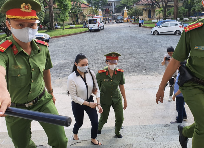 Tử hình Văn Kính Dương, hotgirl Ngọc Miu bị tuyên 16 năm tù trong vụ án sản xuất ma tuý lớn nhất Việt Nam 2017 - Ảnh 2.