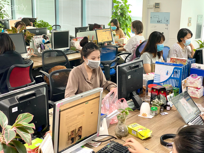 Sau ca bệnh thứ 416, một công ty truyền thông ở Hà Nội nghiêm túc chủ động đeo khẩu trang tại văn phòng, yêu cầu nhân viên du lịch Đà Nẵng khai báo tình trạng sức khỏe - Ảnh 4.