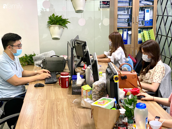 Sau ca bệnh thứ 416, một công ty truyền thông ở Hà Nội nghiêm túc chủ động đeo khẩu trang tại văn phòng, yêu cầu nhân viên du lịch Đà Nẵng khai báo tình trạng sức khỏe - Ảnh 6.