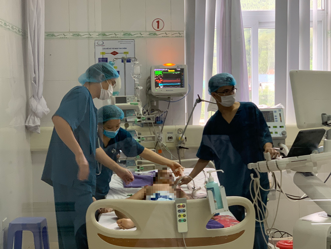 Hải Phòng: Bé trai nguy kịch do đuối nước khi đi tắm biển với gia đình - Ảnh 1.