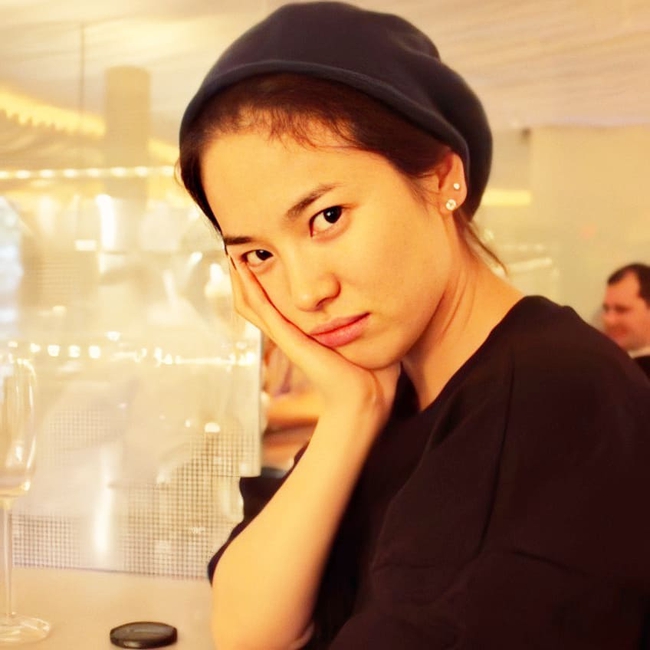 Nhìn những tấm ảnh này của Song Hye Kyo sẽ hiểu tại sao người đẹp lại có thể  &quot;đốn gục&quot; trái tim dàn nam thần hàng đầu như Hyun Bin, Song Joong Ki - Ảnh 6.
