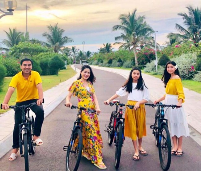 Con gái lớn nhà Quyền Linh gây chú ý với bức tâm thư gửi cha nhân ngày sinh nhật: "Con xin lỗi ba nhiều vì sự vô tư của con" - Ảnh 3. Con gái lớn nhà Quyền Linh gây chú ý với bức tâm thư gửi cha nhân ngày sinh nhật: "Con xin lỗi ba nhiều vì sự vô tư của con" - Ảnh 3.