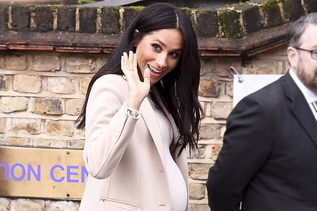 Thẳng thừng chỉ trích gia đình chồng và đối đầu với Nữ hoàng Anh, Meghan Markle liệu còn có cơ hội qua trở lại hoàng gia? - Ảnh 1.