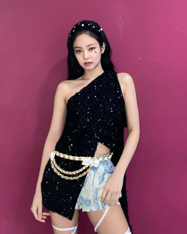 Lộ nghi vấn YG muốn loại Jennie ra khỏi BLACKPINK, fan đáp trả loạt bằng chứng nữ thần tượng đang bị đối xử bất công - Ảnh 1.