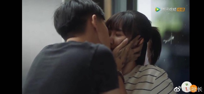 Phim hot &quot;30 chưa phải là hết&quot;: Nữ chính hôn môi ngọt ngào, netizen lại trách mắng thậm tệ là quá thảo mai, giả tạo - Ảnh 8.