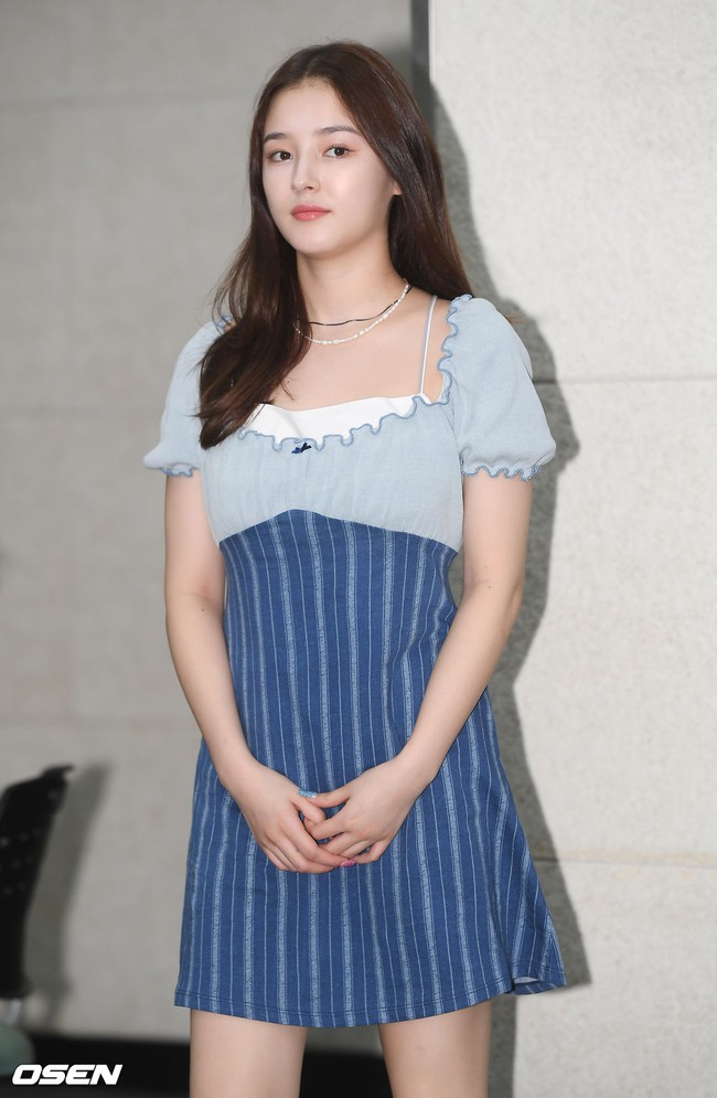 Nancy (MOMOLAND) tiếp tục gây thất vọng bởi chiếc bụng bia to tướng, cũng may nhan sắc gỡ gạc lại phần nào - Ảnh 1.