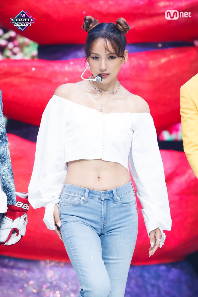 Đã 41 tuổi nhưng chị đại Lee Hyori vẫn diện &quot;ngon ơ&quot; loạt outfit xì tin chơi bời, các gái đôi mươi chưa chắc đã đuổi kịp  - Ảnh 5.