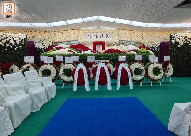 Sau cỗ quan tài trị giá gần 24 tỷ, tang lễ Vua sòng bài Macau tiếp tục gây chú ý với con số 6 tỷ chi phí hoa hồng trưng bày - Ảnh 1.