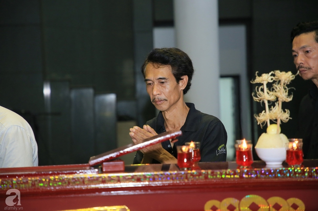 Tang lễ NSƯT Hoàng Yến "Của Để Dành": Xuân Bắc cùng đông đảo nghệ sĩ tới đưa tiễn bà về nơi an nghỉ cuối cùng - Ảnh 4. Tang lễ NSƯT Hoàng Yến "Của Để Dành": Xuân Bắc cùng đông đảo nghệ sĩ tới đưa tiễn bà về nơi an nghỉ cuối cùng - Ảnh 4.