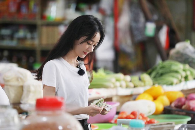 &quot;Nhà hàng Trung Hoa 4&quot;: Loạt ảnh góc nghiêng tuyệt đẹp của Triệu Lệ Dĩnh, khóc trên truyền hình mà không cho ai biết  - Ảnh 9.